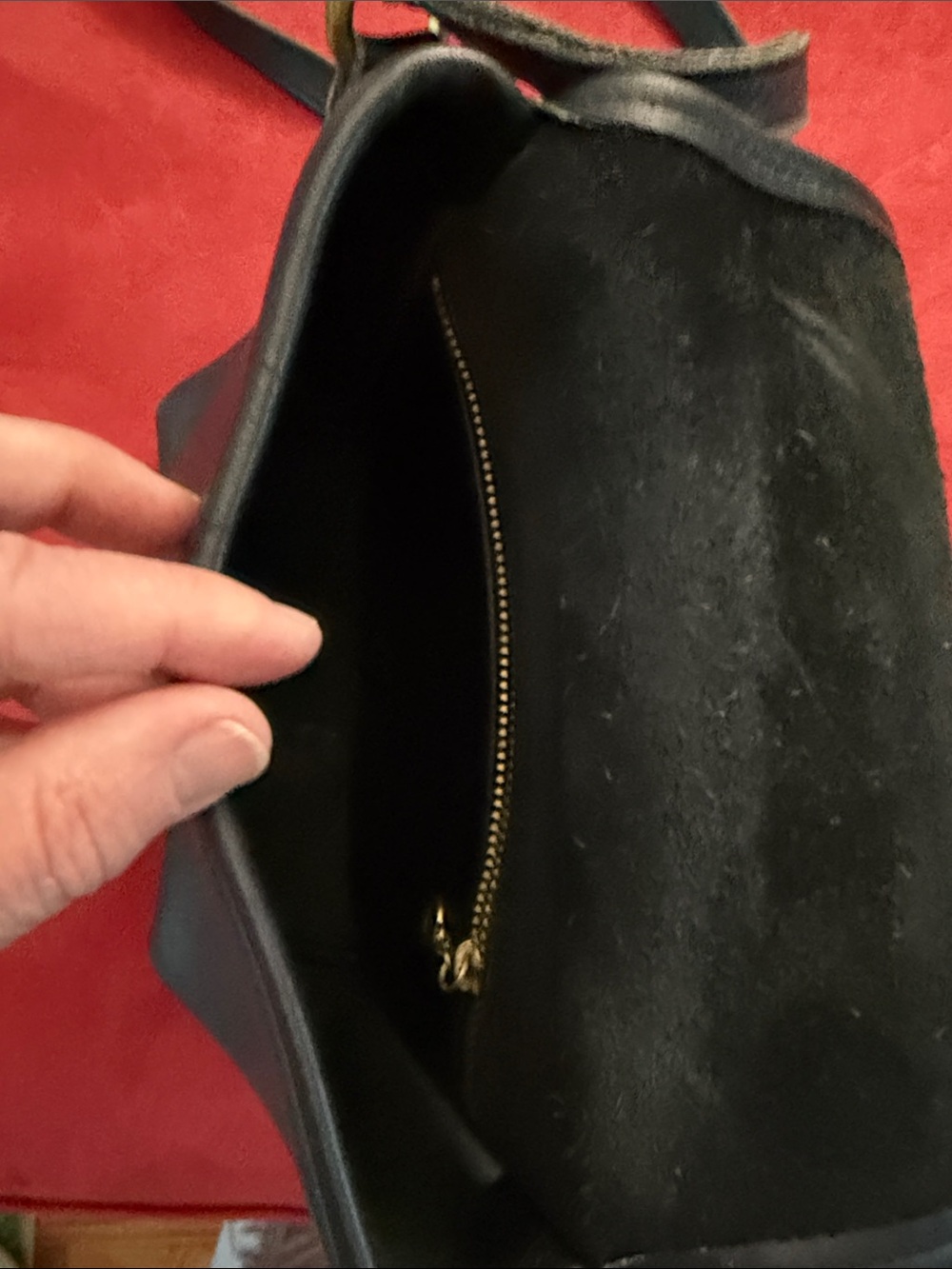 Black Leather Turn-Lock Crossbody Bag - Classic Women's Shoulder Bag - Picture 5 of 5